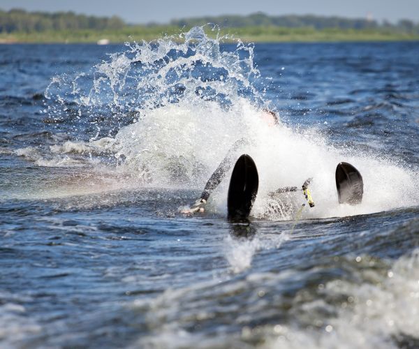 WaterSki-fallen How-Should-a-Ski-Boat-Operator-Approach-a-Skier-Who-Has-Fallen?