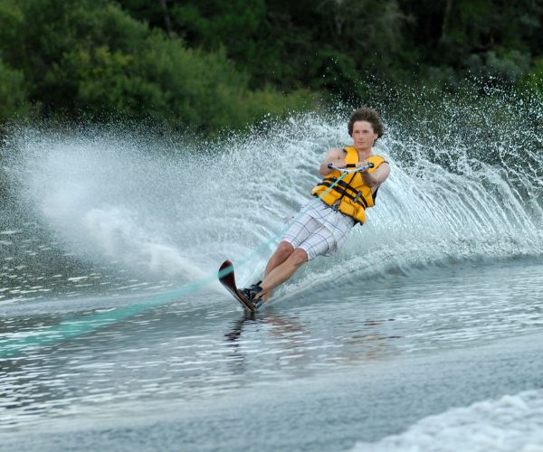 Waterskier Boating-Test-Guide-For-Towing-A-Skier-Behind-Your-Boat